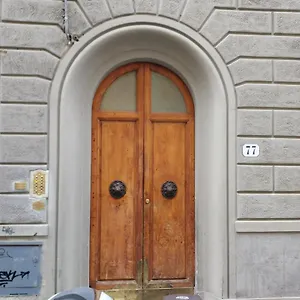 amalia-suites-via-san-zanobi.it-tuscanyhotel.com/
